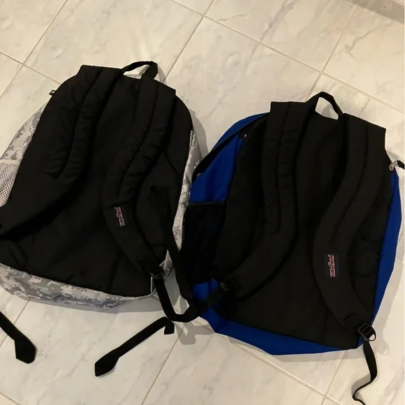 Jansport backpack. Lots of zippered pockets. Great for school! Only Blue one - Picture 7 of 8